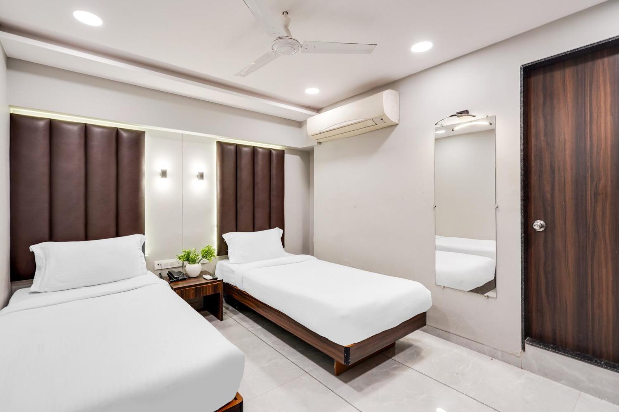 Palette Country Club Surat Otel Dış mekan fotoğraf