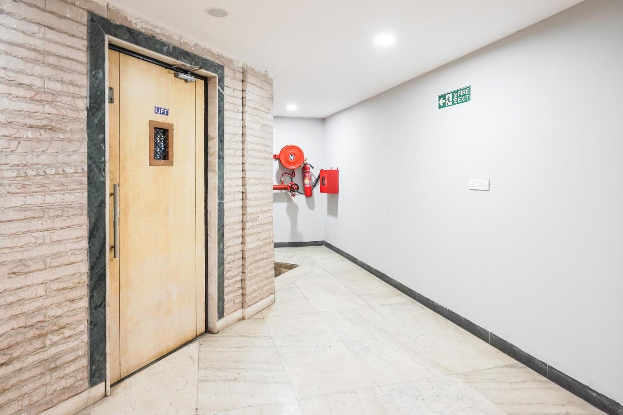 Palette Country Club Surat Otel Dış mekan fotoğraf