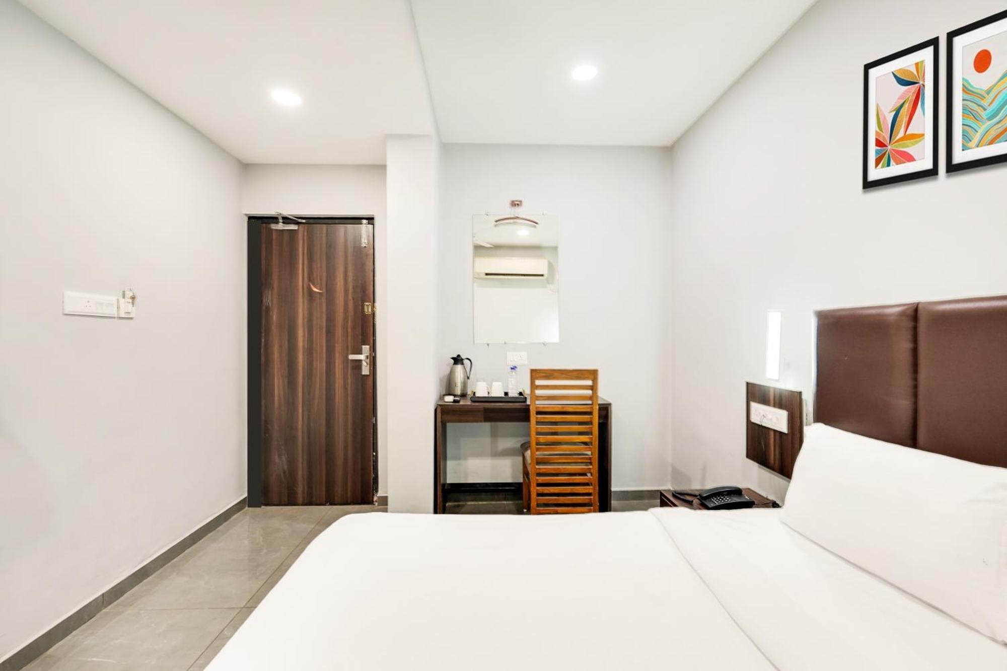 Palette Country Club Surat Otel Dış mekan fotoğraf