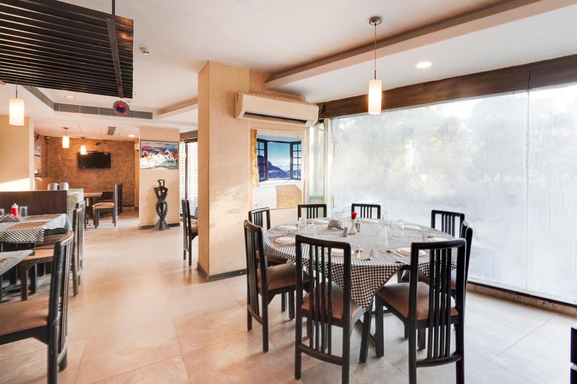Palette Country Club Surat Otel Dış mekan fotoğraf