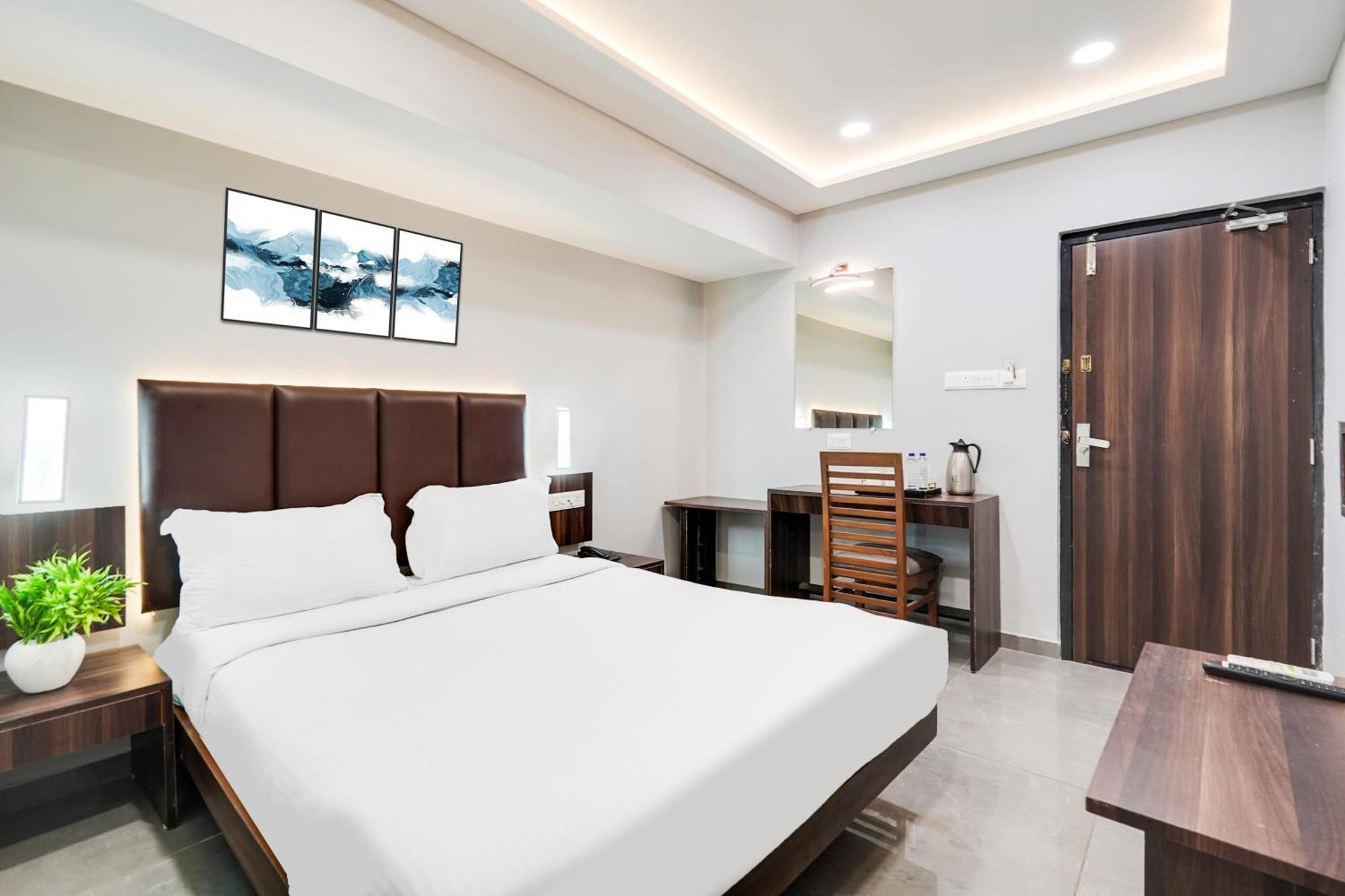 Palette Country Club Surat Otel Dış mekan fotoğraf