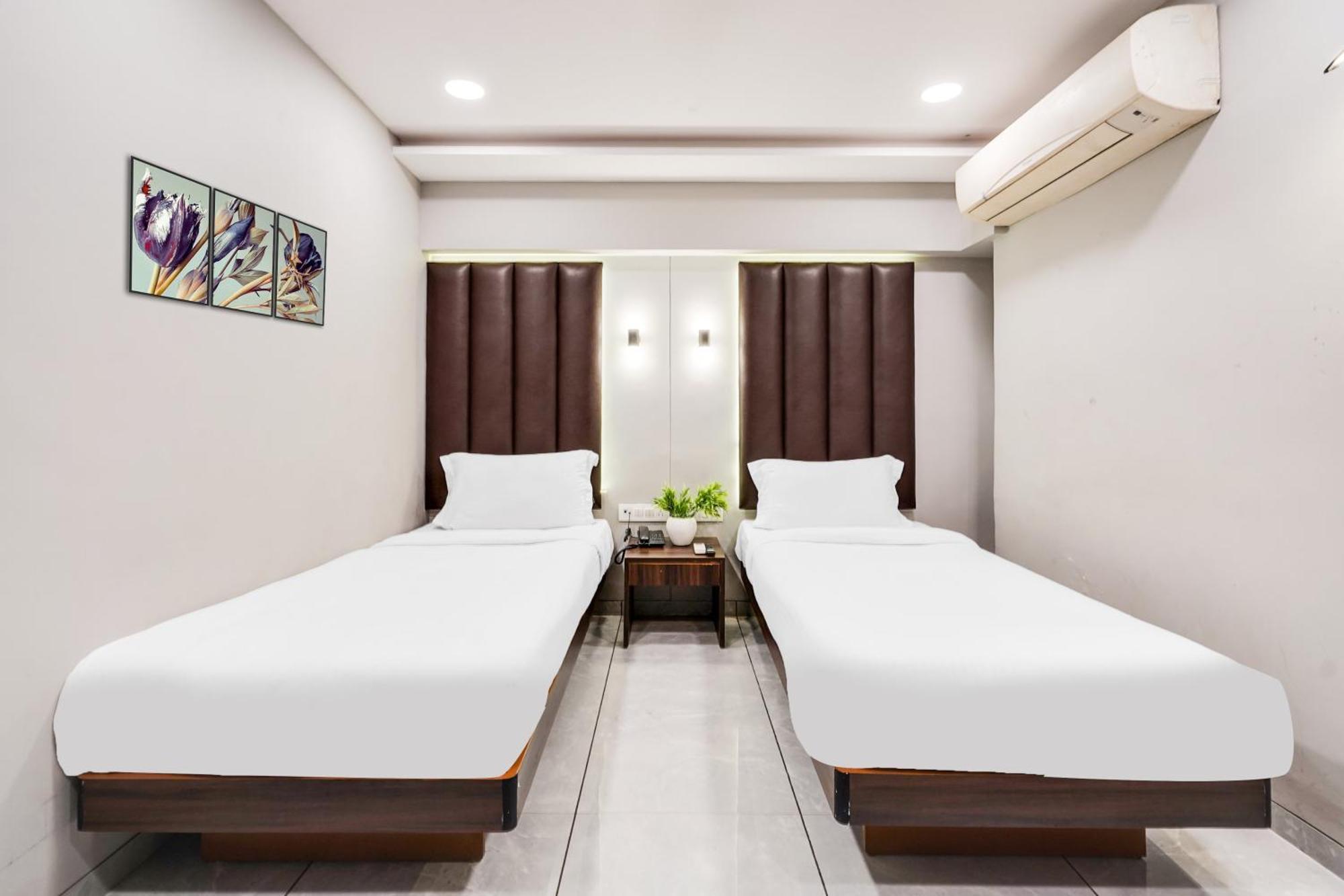 Palette Country Club Surat Otel Dış mekan fotoğraf